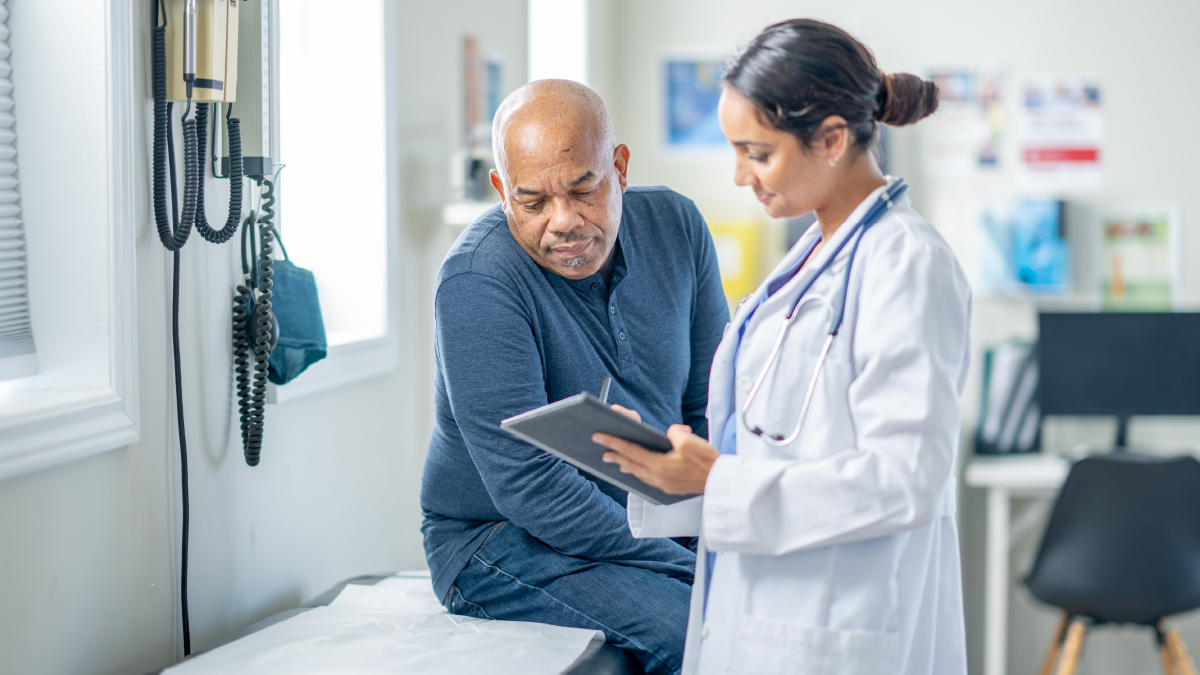 doctor-with-patient-and-ipad